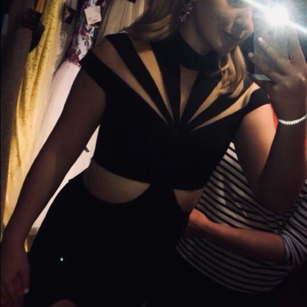 Beautiful black prom dress!